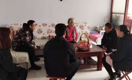 弘揚雷鋒精神，關愛空巢老人